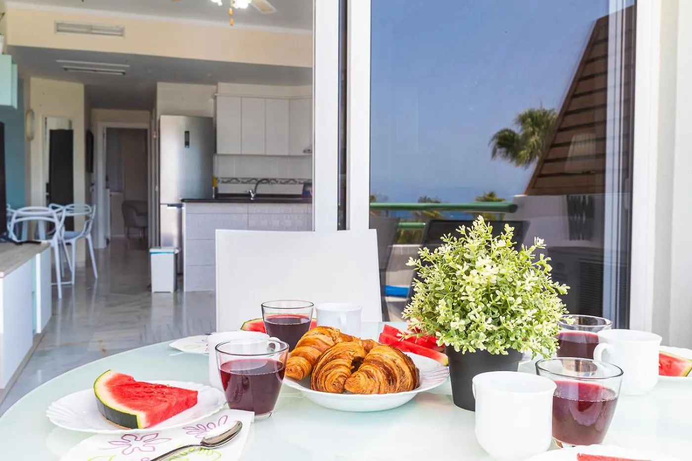 Apartment In Beachfront Complex In El Duque Area, Costa Adeje 아데제